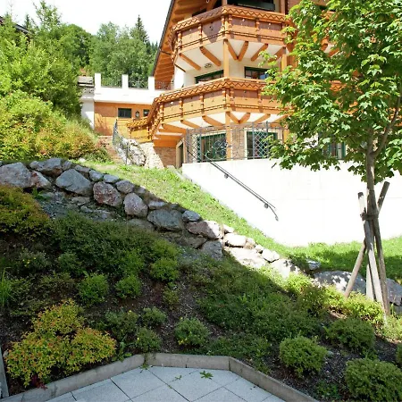 In For 10 Guests *
